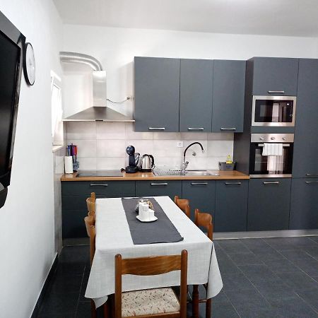 Ferienwohnung Obiteljski Stan Kastel Luksic Kaštela Exterior foto
