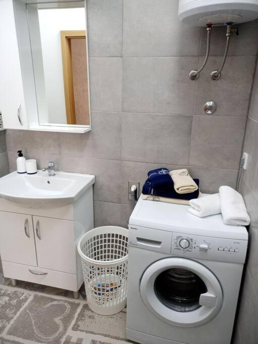 Ferienwohnung Obiteljski Stan Kastel Luksic Kaštela Exterior foto