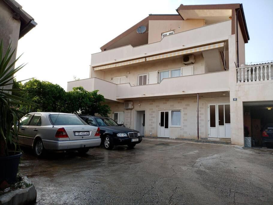 Ferienwohnung Obiteljski Stan Kastel Luksic Kaštela Exterior foto