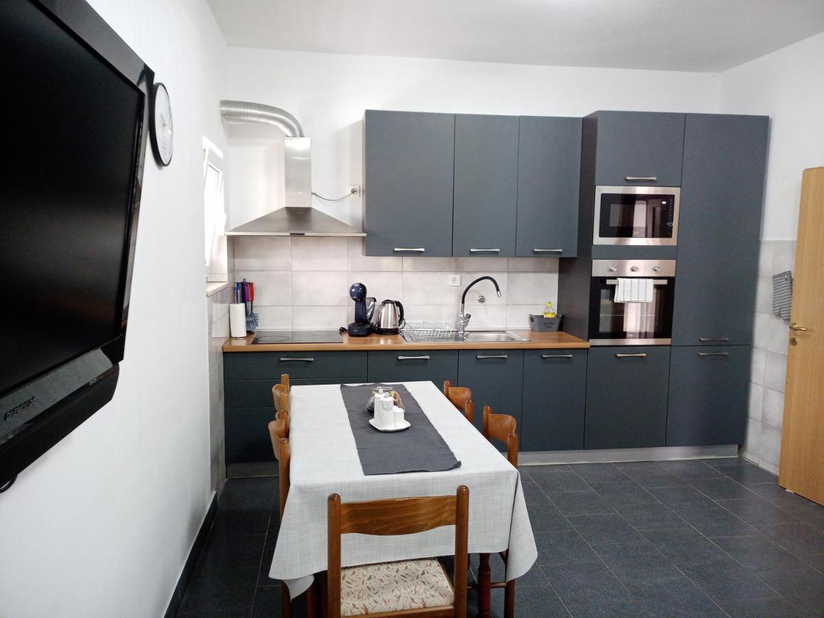 Ferienwohnung Obiteljski Stan Kastel Luksic Kaštela Exterior foto